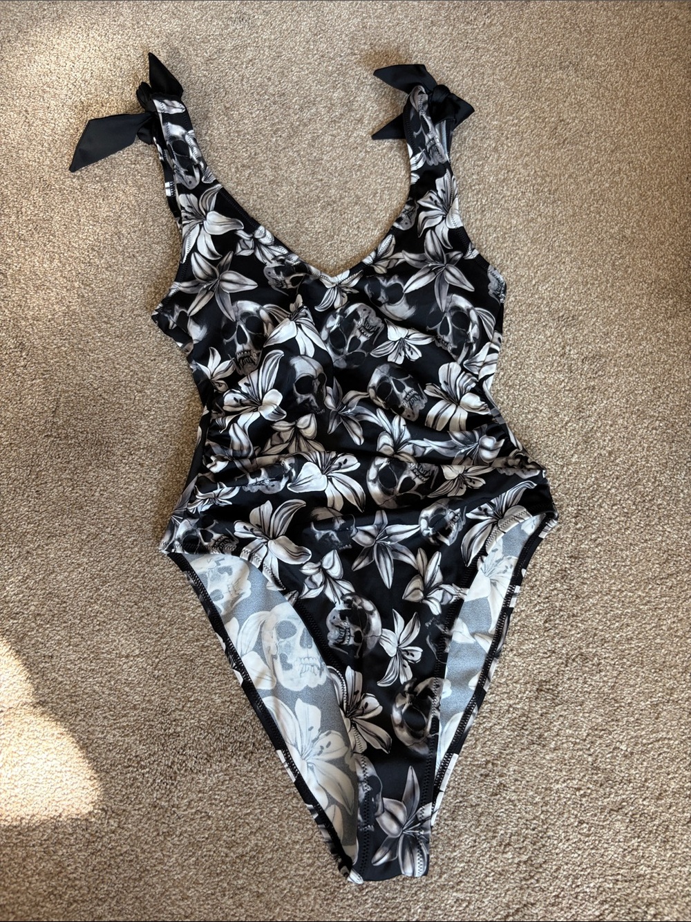 Killstar Nerissa Black and White Skull Floral One-Piece Swimsuit size large